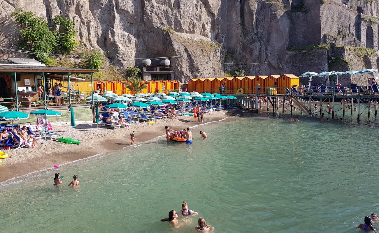 Peter'in Plajı'in fotoğrafı siyah kum ve çakıl yüzey ile