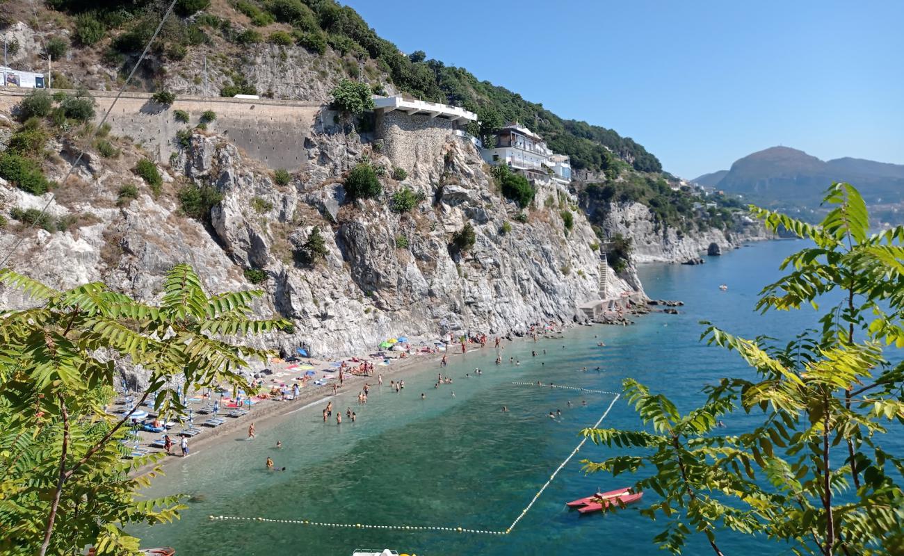 Spiaggia del Lannio'in fotoğrafı siyah kum ve çakıllar yüzey ile
