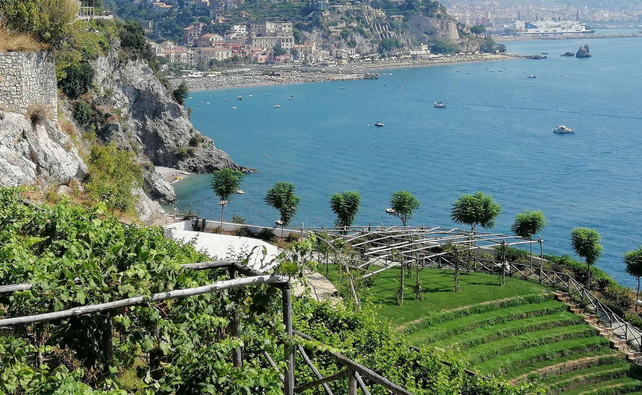 Fuenti beach V'in fotoğrafı gri ince çakıl taş yüzey ile