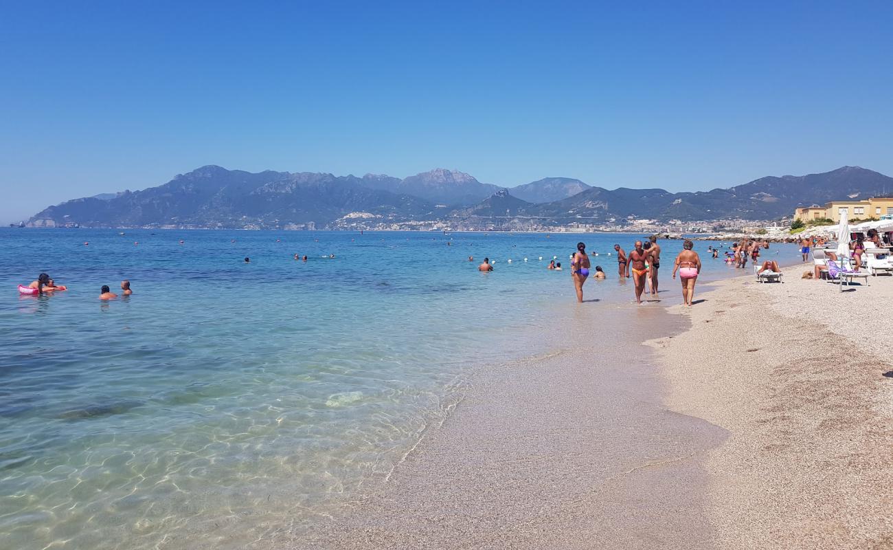 Salerno Plajı'in fotoğrafı parlak kum yüzey ile