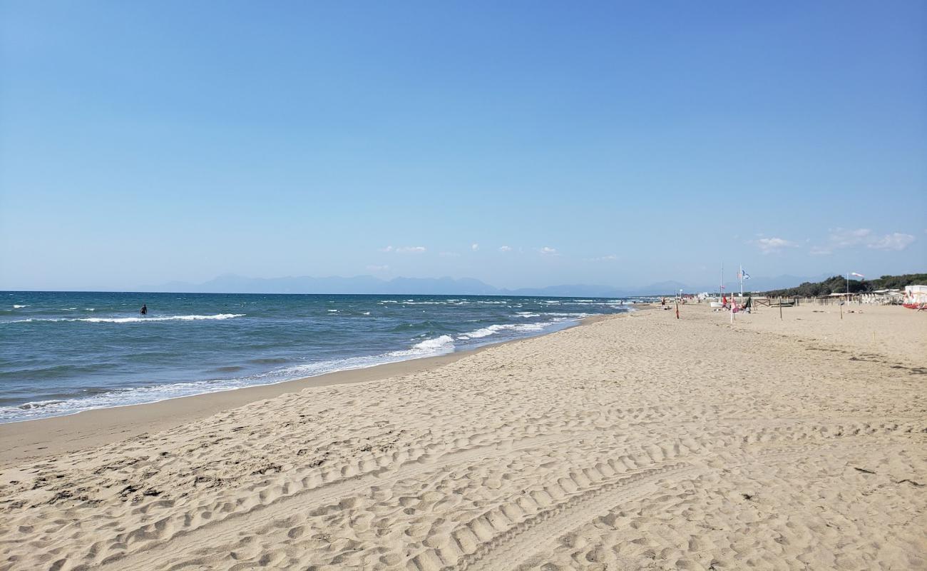 Spiaggia Paestum'in fotoğrafı açık bej kum yüzey ile