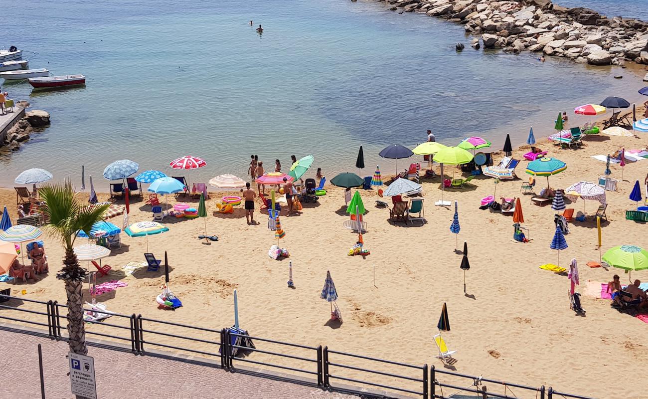 Spiaggia di Punta dell’Inferno'in fotoğrafı açık bej kum yüzey ile