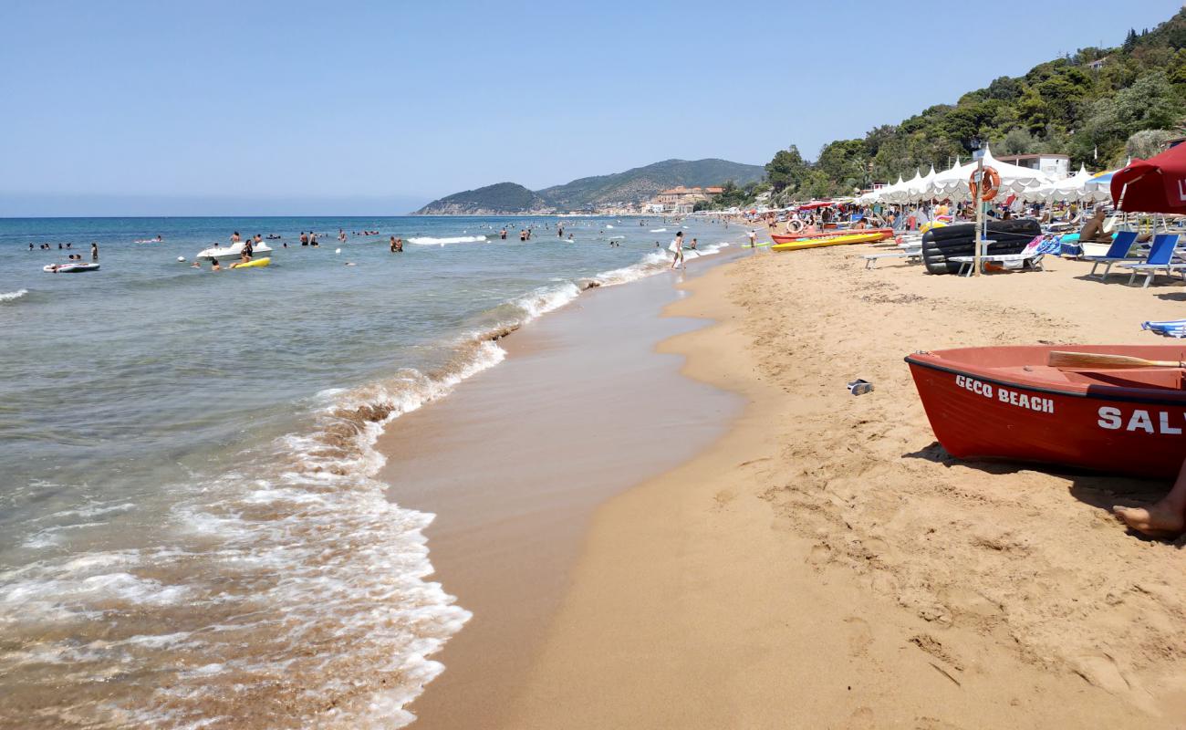Spiaggia di Castellabate'in fotoğrafı açık bej kum yüzey ile