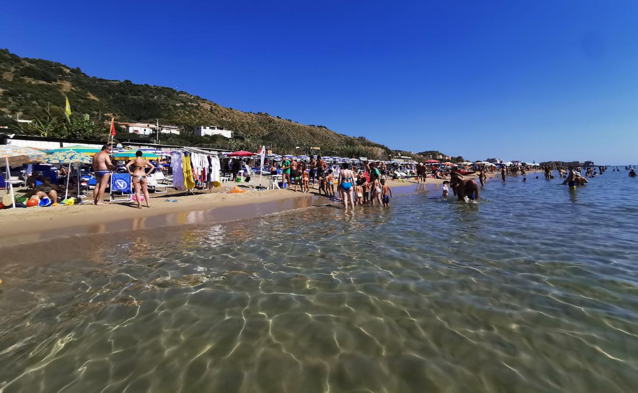 Acciaroli Plajı'in fotoğrafı i̇nce kahverengi kum yüzey ile