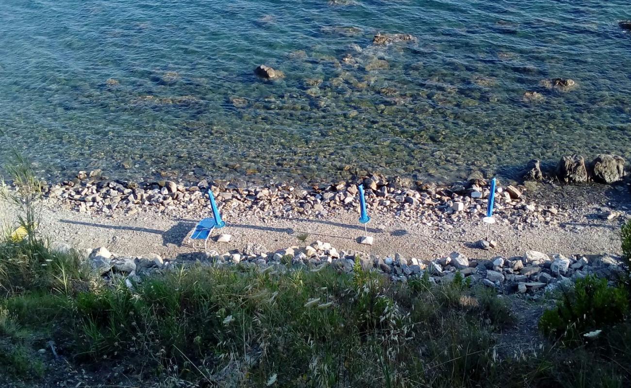 Pioppi beach II'in fotoğrafı kayalık arazi yüzey ile