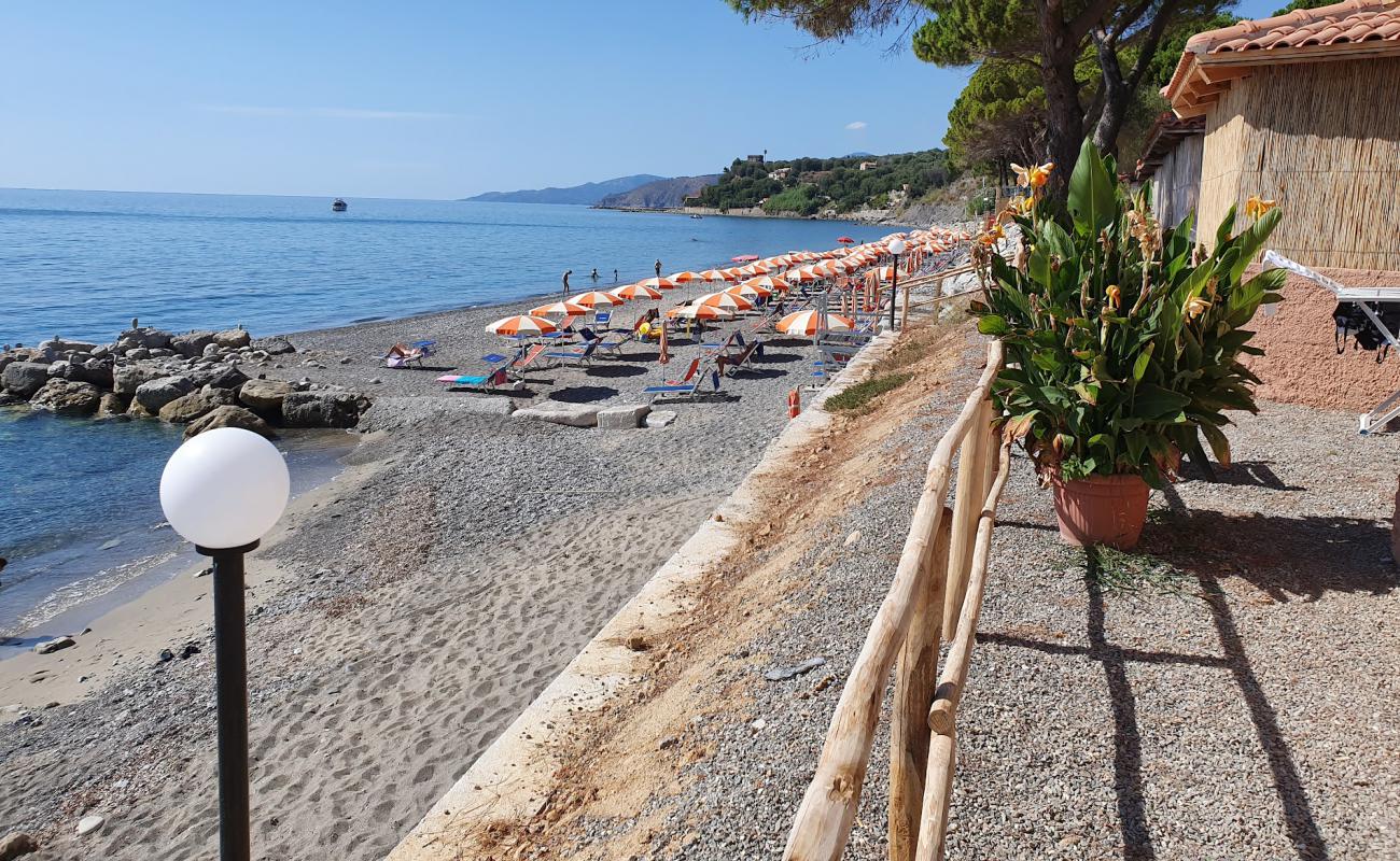 Marina Lido beach'in fotoğrafı kahverengi kum yüzey ile