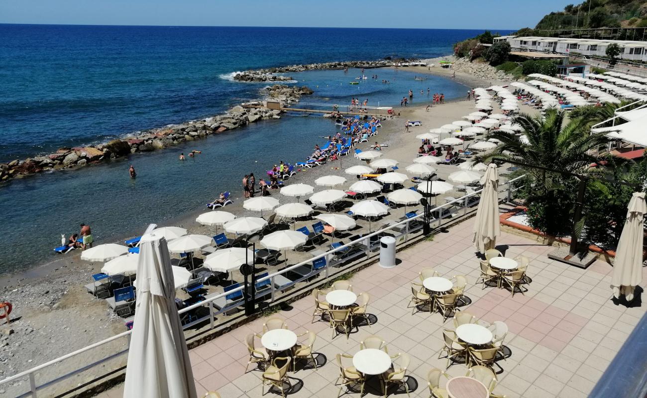 Baia del Silenzio'in fotoğrafı açık bej kum yüzey ile