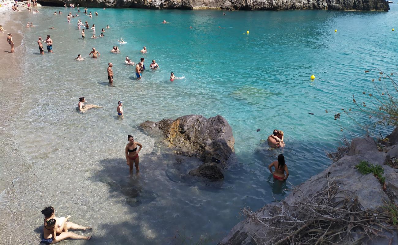 Pozzallo Plajı'in fotoğrafı gri ince çakıl taş yüzey ile