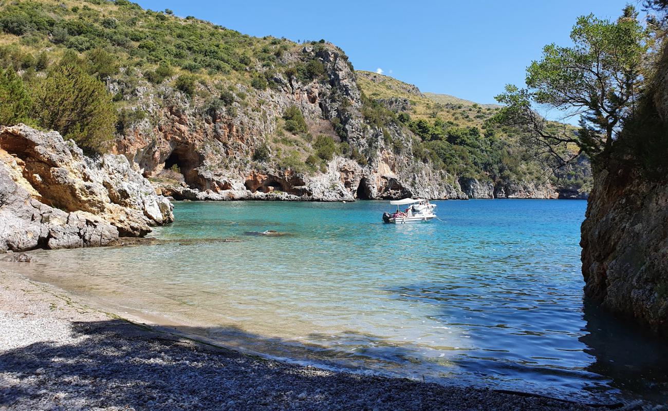 Infreschi Plajı'in fotoğrafı gri ince çakıl taş yüzey ile