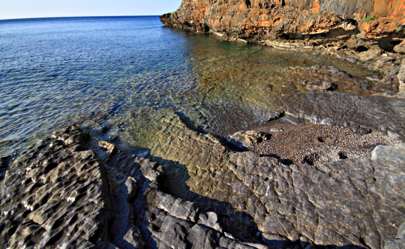 Sciabica beach'in fotoğrafı gri kum ve çakıl yüzey ile