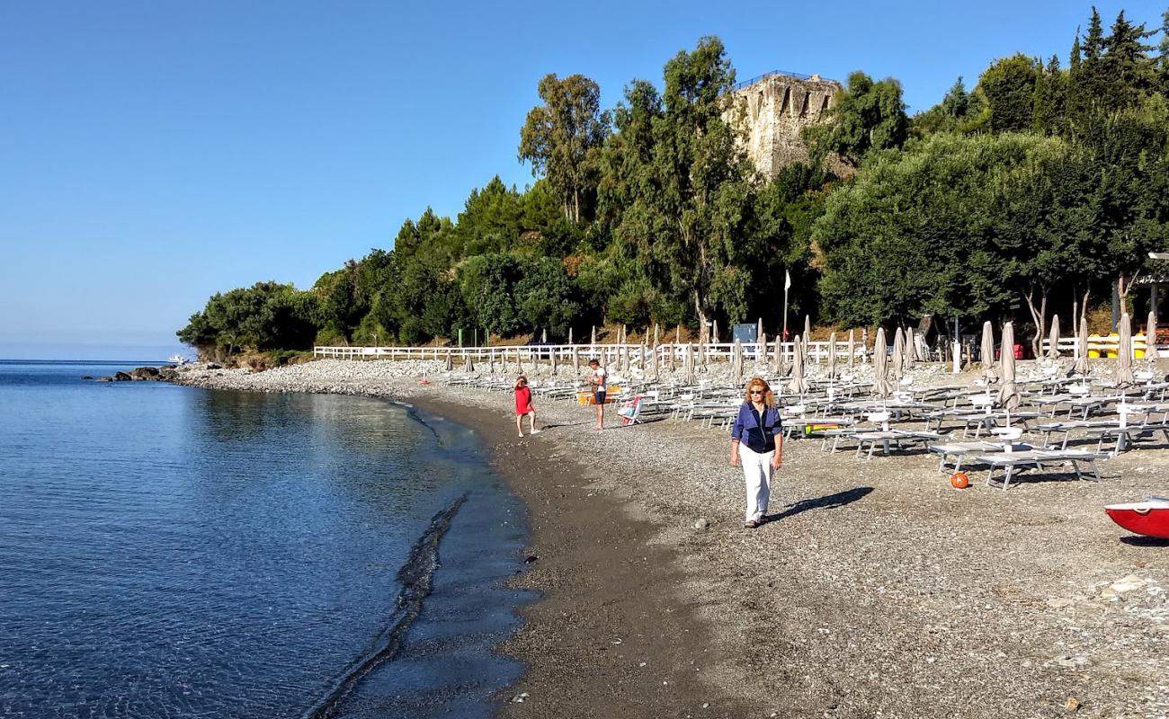 Marina dell'Olivo'in fotoğrafı gri kum ve çakıl yüzey ile