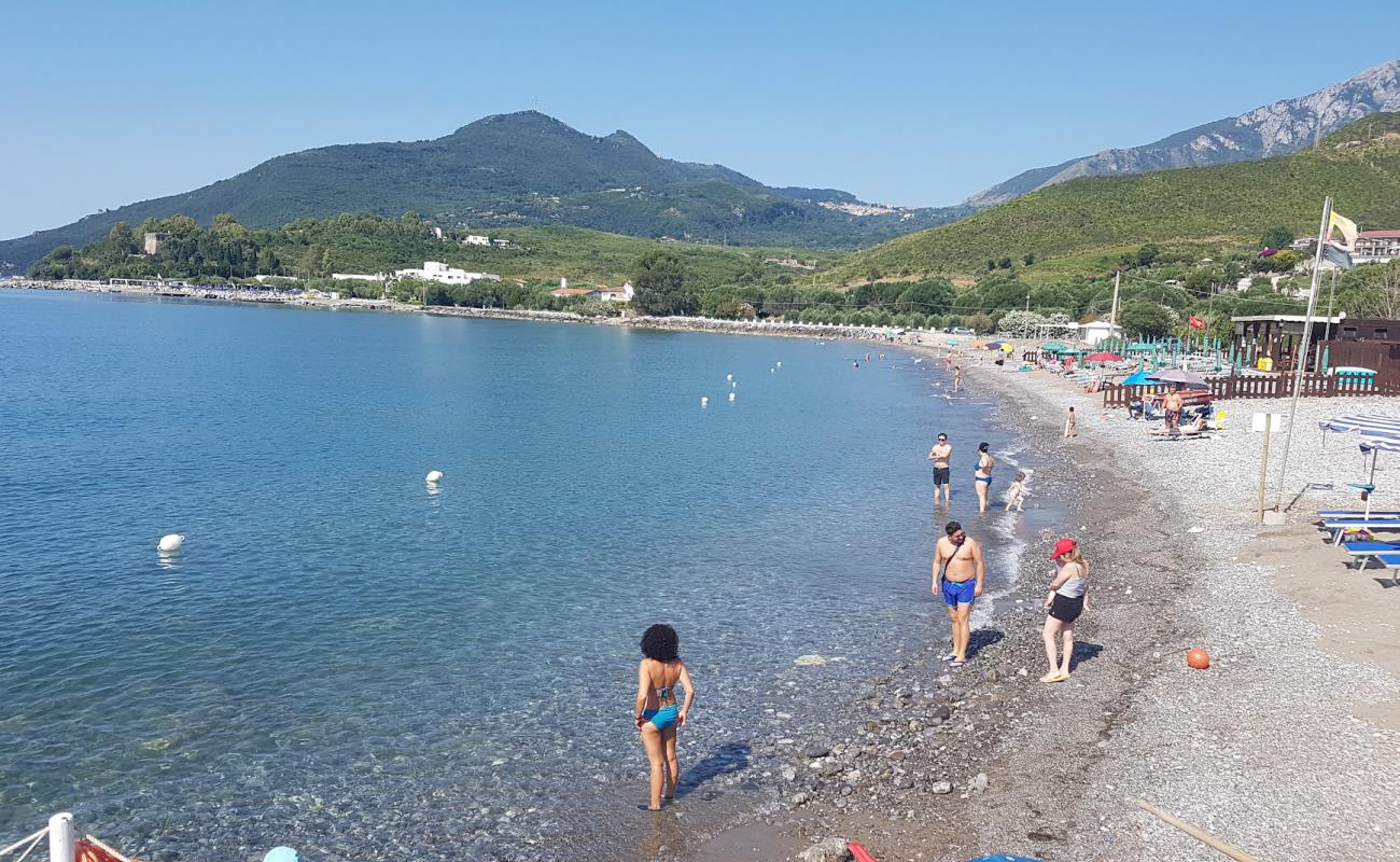 Spiaggia Bussento'in fotoğrafı gri kum ve çakıllar yüzey ile