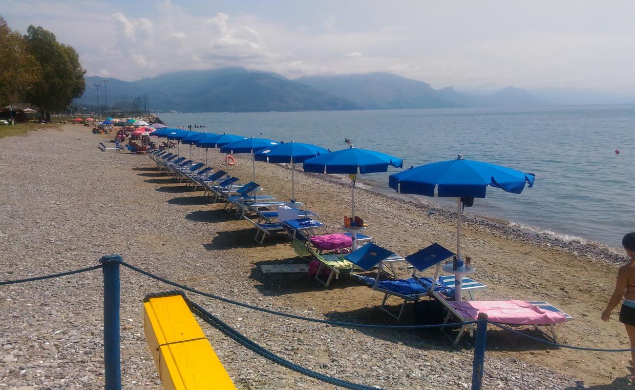 Capitello Beach'in fotoğrafı gri kum ve çakıllar yüzey ile