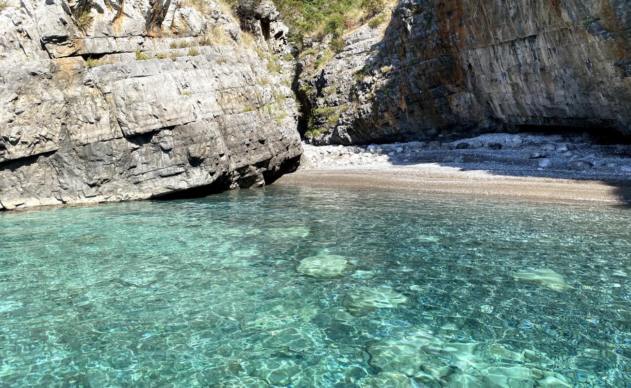 Spiaggia Di Mezzanotte'in fotoğrafı gri çakıl taşı yüzey ile