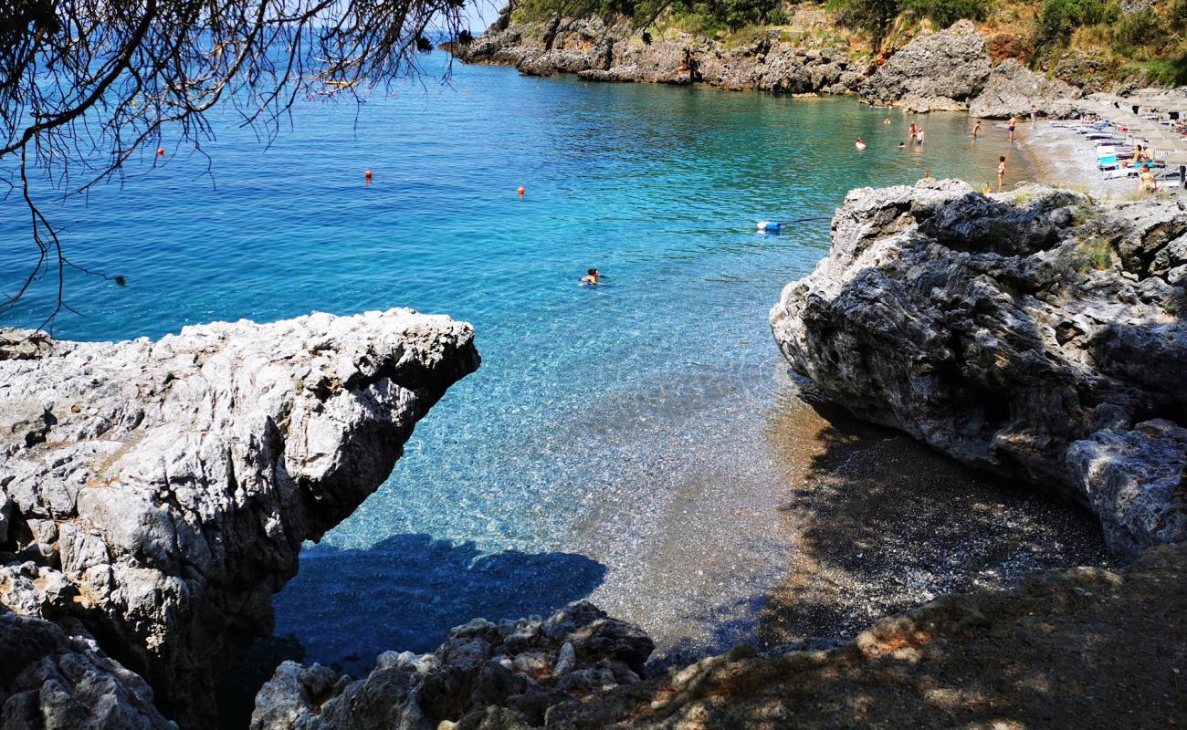 Spiaggia Portacquafridda'in fotoğrafı gri ince çakıl taş yüzey ile