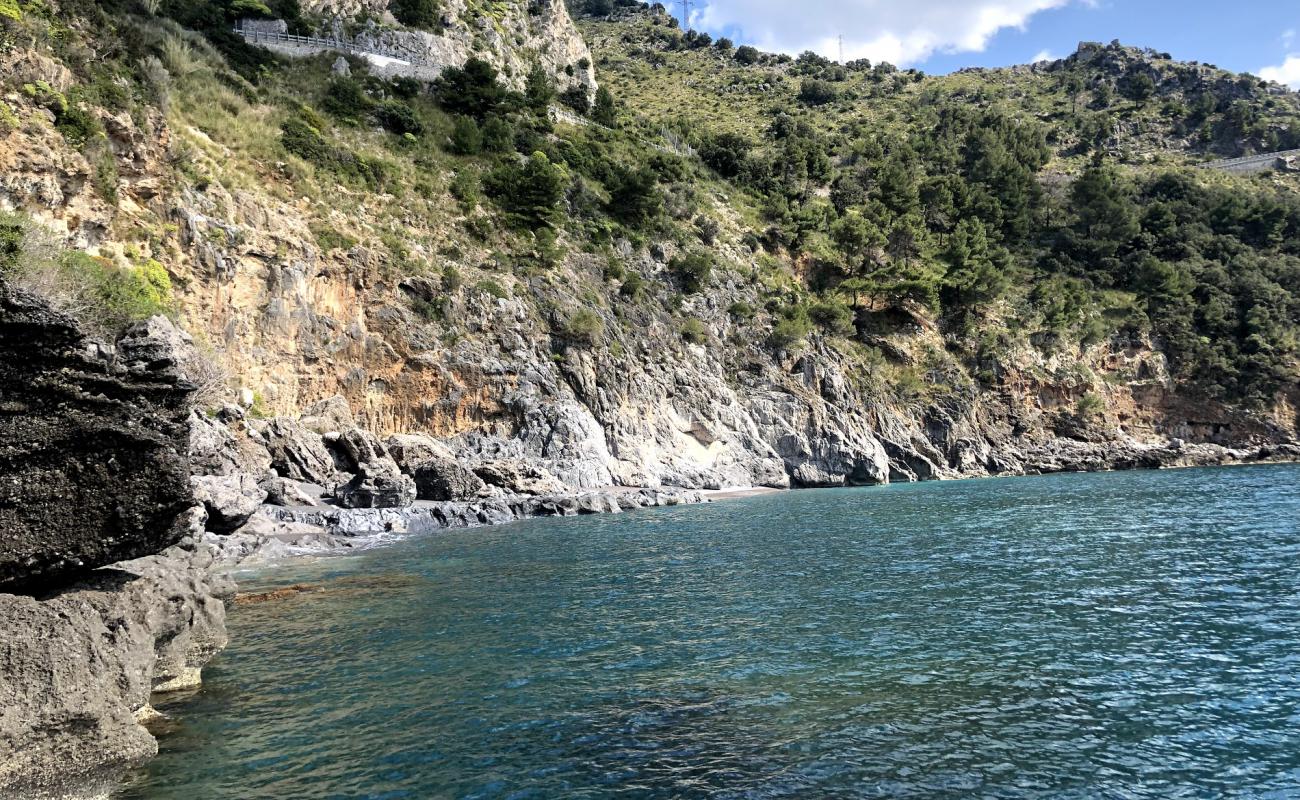 Cersuta beach'in fotoğrafı gri ince çakıl taş yüzey ile