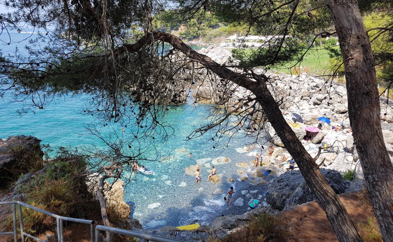 Cala Tunnara'in fotoğrafı taşlar yüzey ile