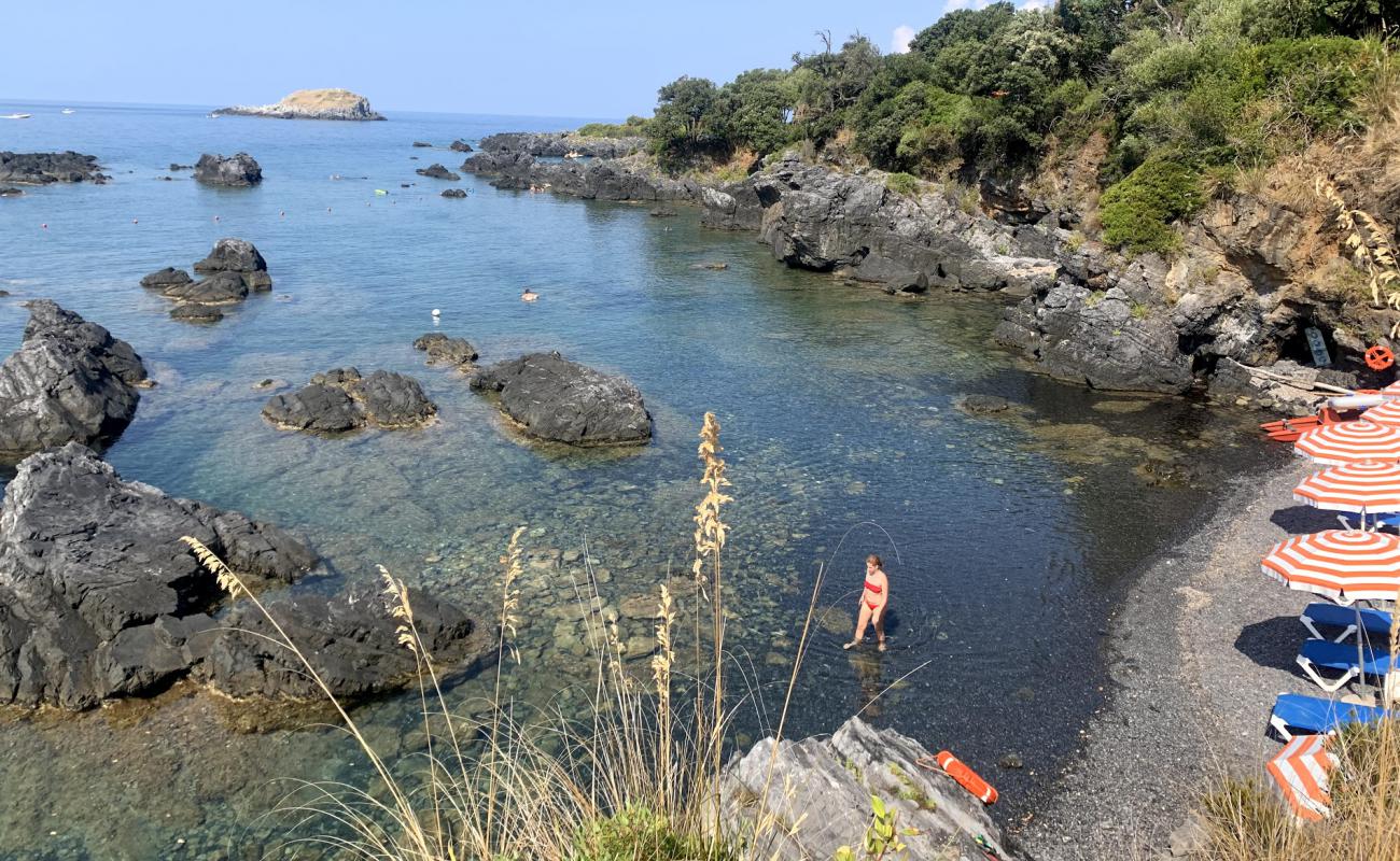 Spiaggia Illicini'in fotoğrafı kayalık arazi yüzey ile