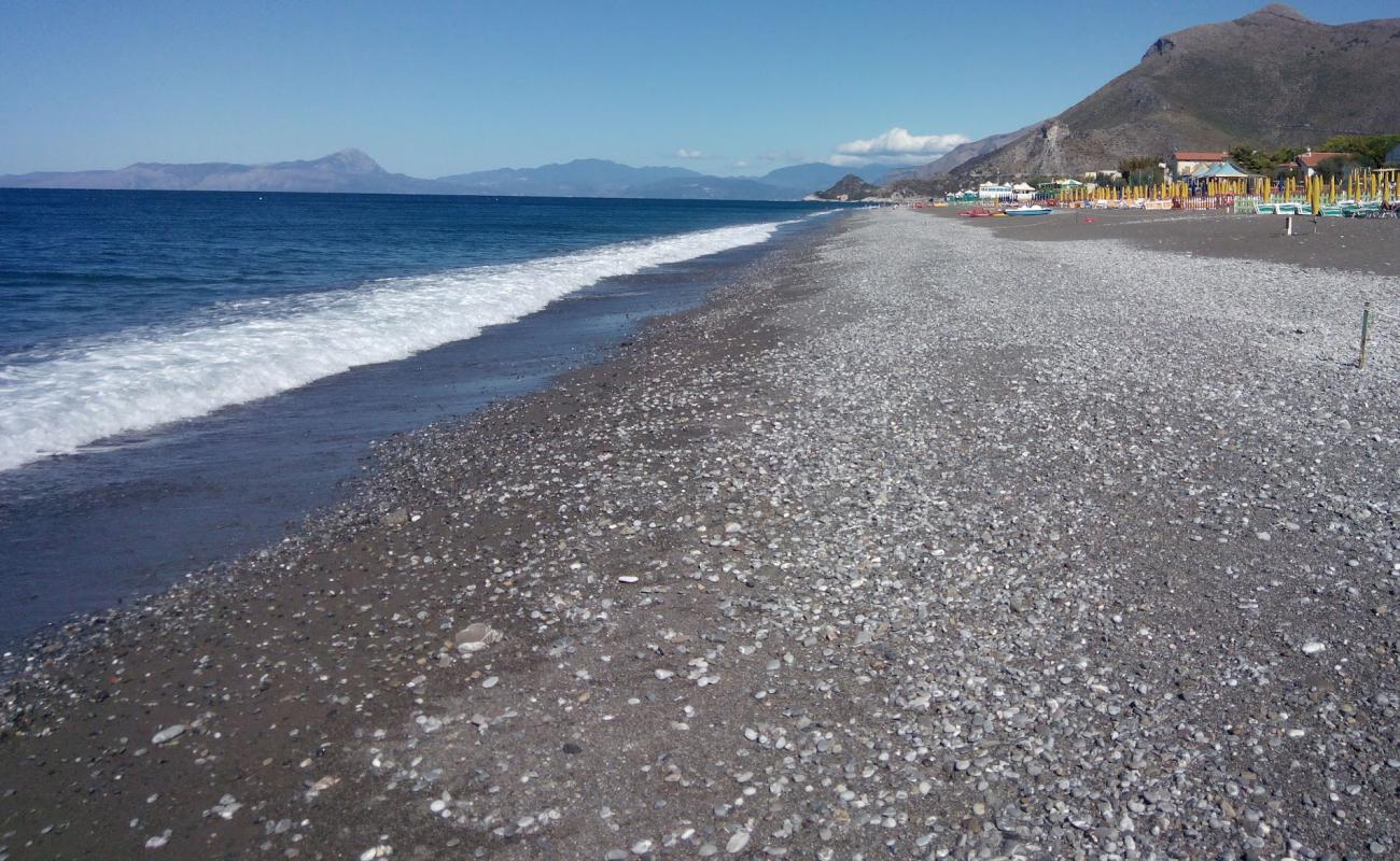 Spiaggia di Tortora'in fotoğrafı siyah kum ve çakıl yüzey ile