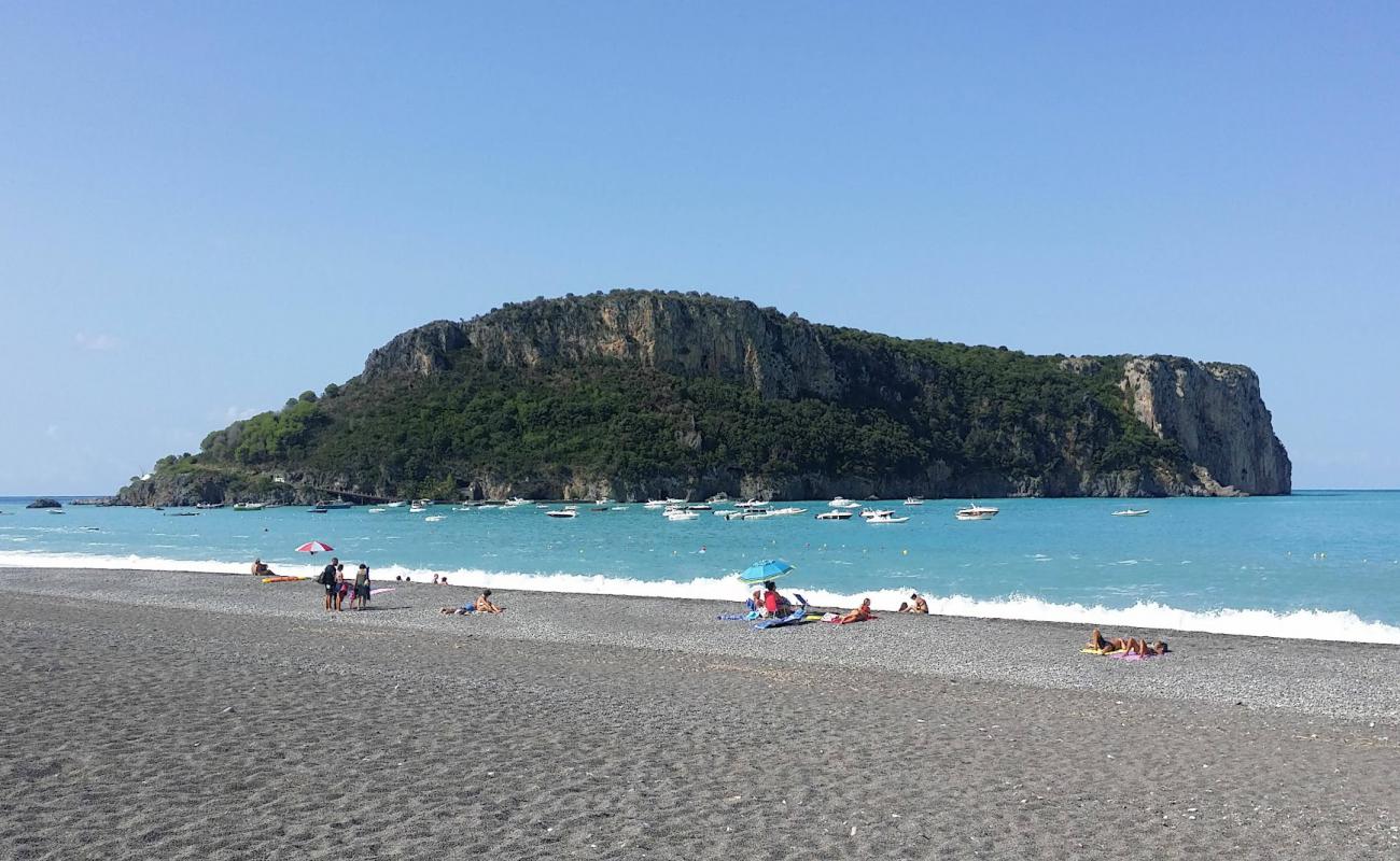 Spiaggia Praia a Mare'in fotoğrafı gri ince çakıl taş yüzey ile