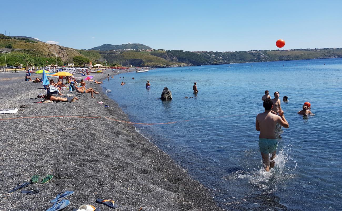 Spiaggia Fiuzzi'in fotoğrafı gri ince çakıl taş yüzey ile