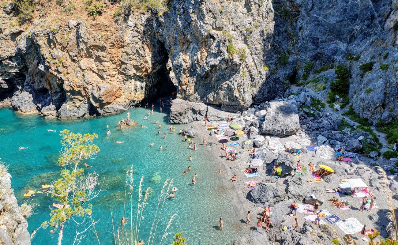 Arcomagno Plajı'in fotoğrafı gri ince çakıl taş yüzey ile