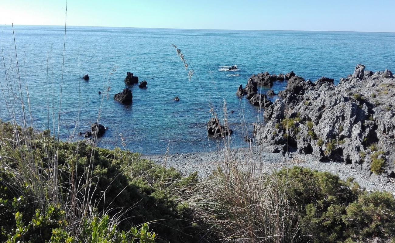 Scalea beach'in fotoğrafı gri ince çakıl taş yüzey ile