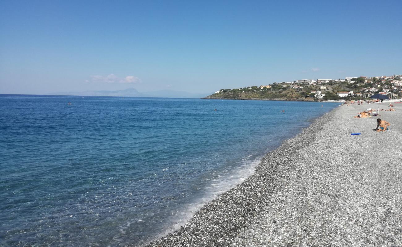 Scalea Plajı'in fotoğrafı gri kum yüzey ile