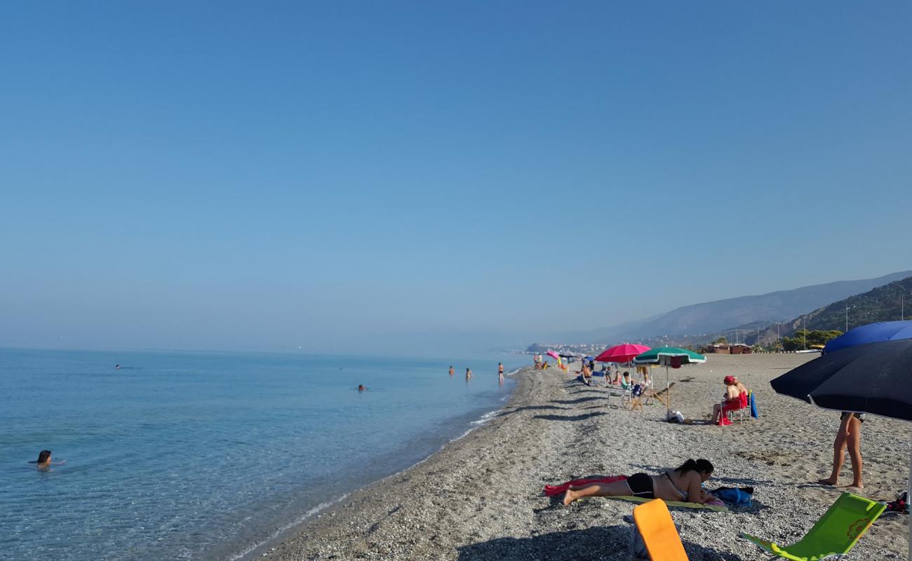 Torremezzo di Falconara'in fotoğrafı gri ince çakıl taş yüzey ile