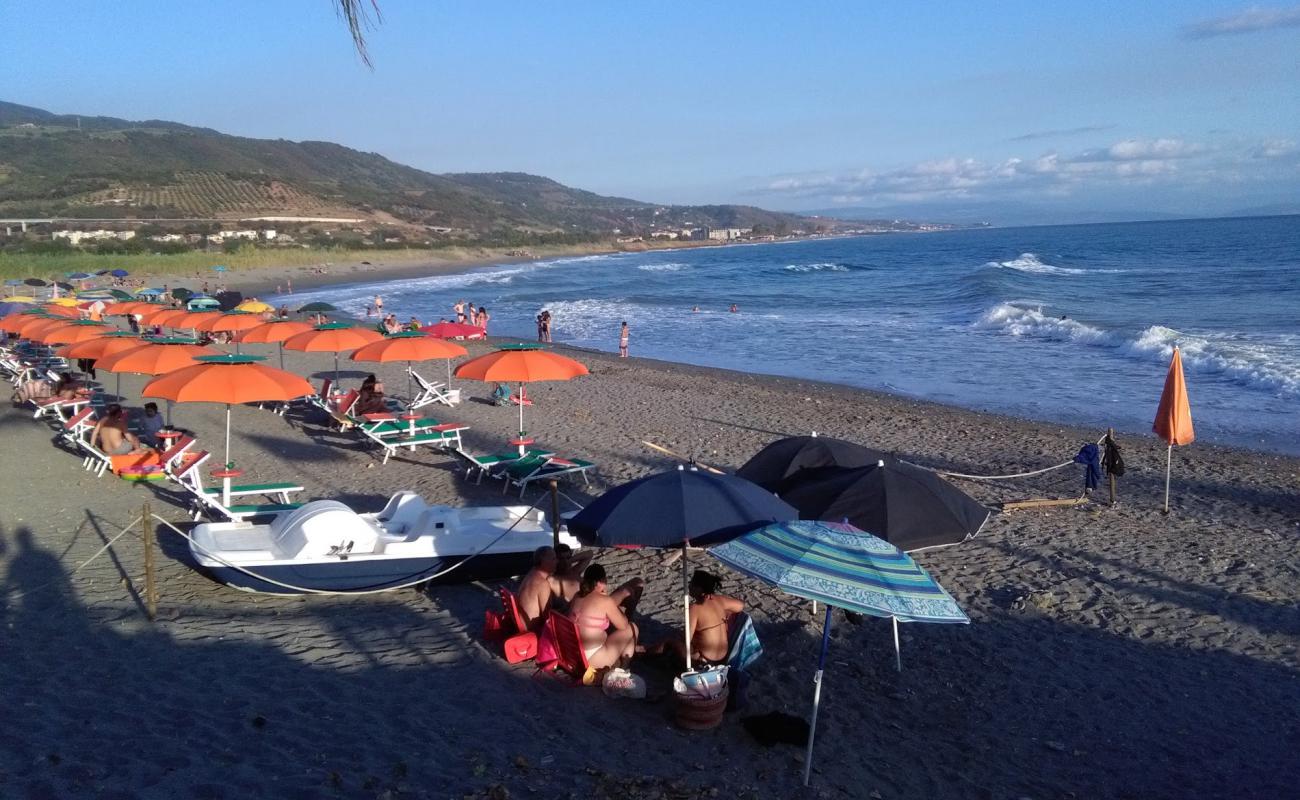 Villaggio del Golfo beach'in fotoğrafı gri ince çakıl taş yüzey ile