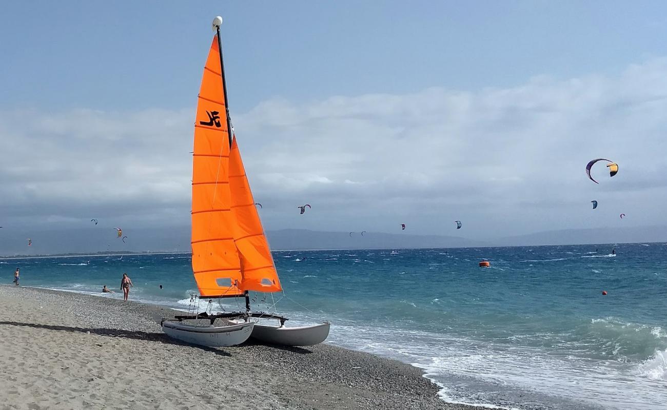 Coolbay beach'in fotoğrafı gri kum yüzey ile