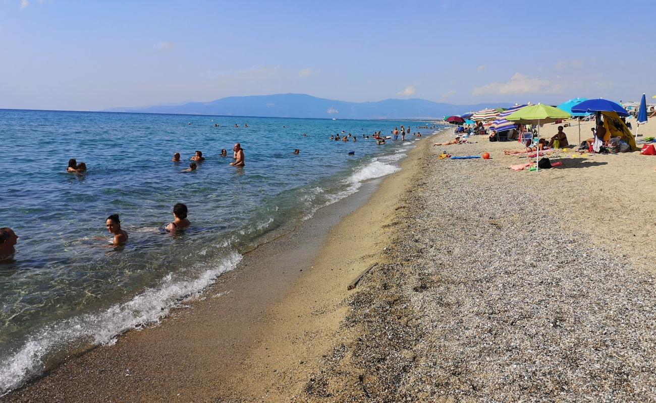 Pizzo beach III'in fotoğrafı parlak kum yüzey ile