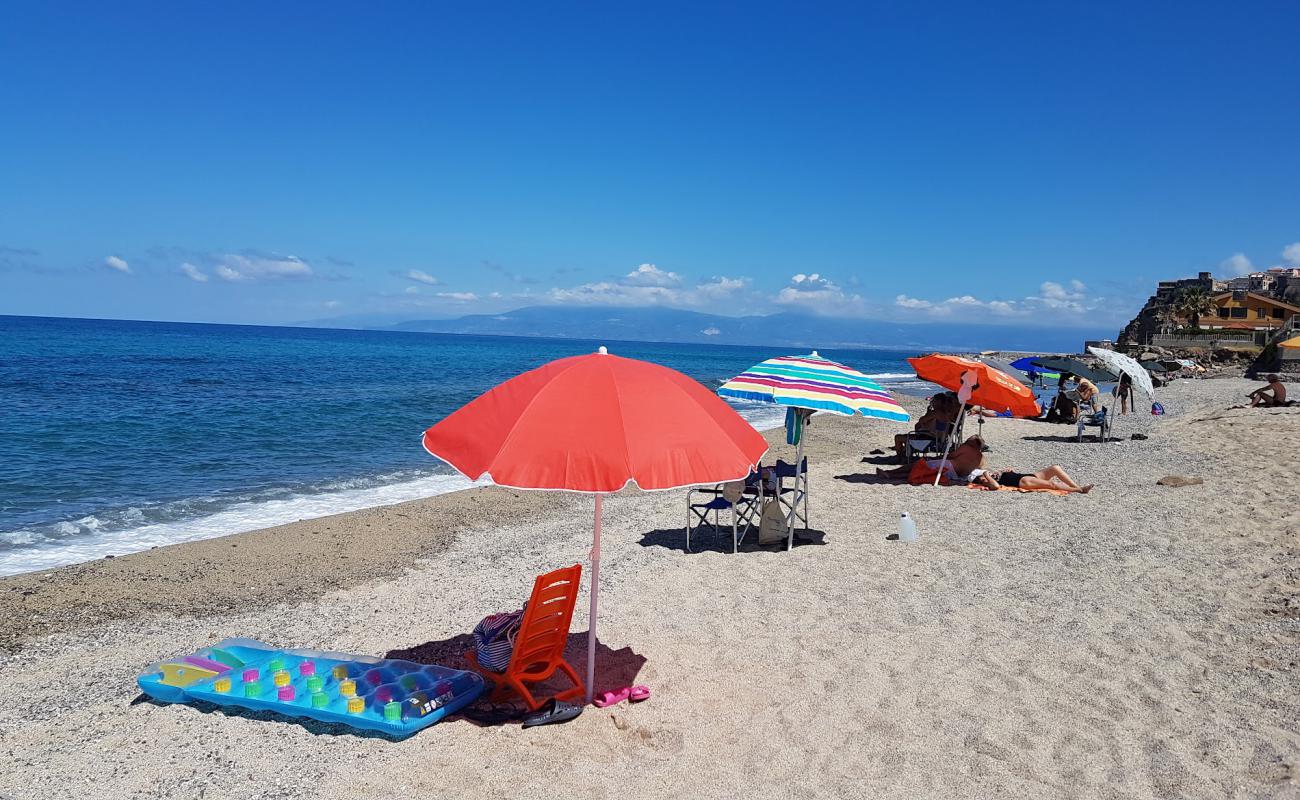 Station Land Pizzo beach'in fotoğrafı kahverengi kum yüzey ile