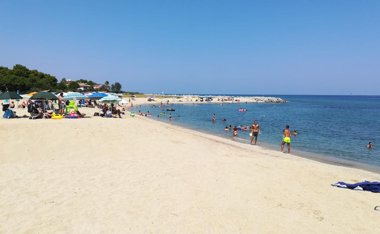 Spiaggia di Bivona'in fotoğrafı parlak kum yüzey ile