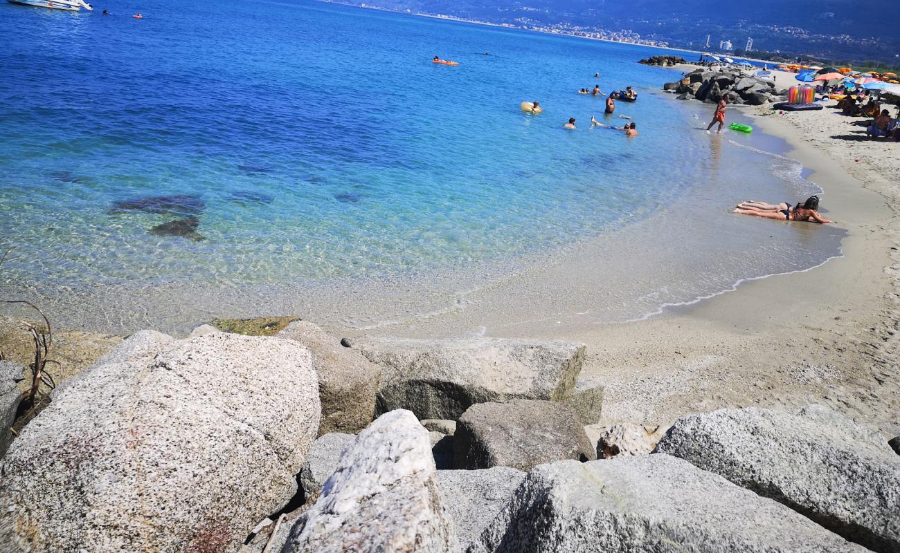 Spiaggia di Trainiti'in fotoğrafı parlak kum yüzey ile