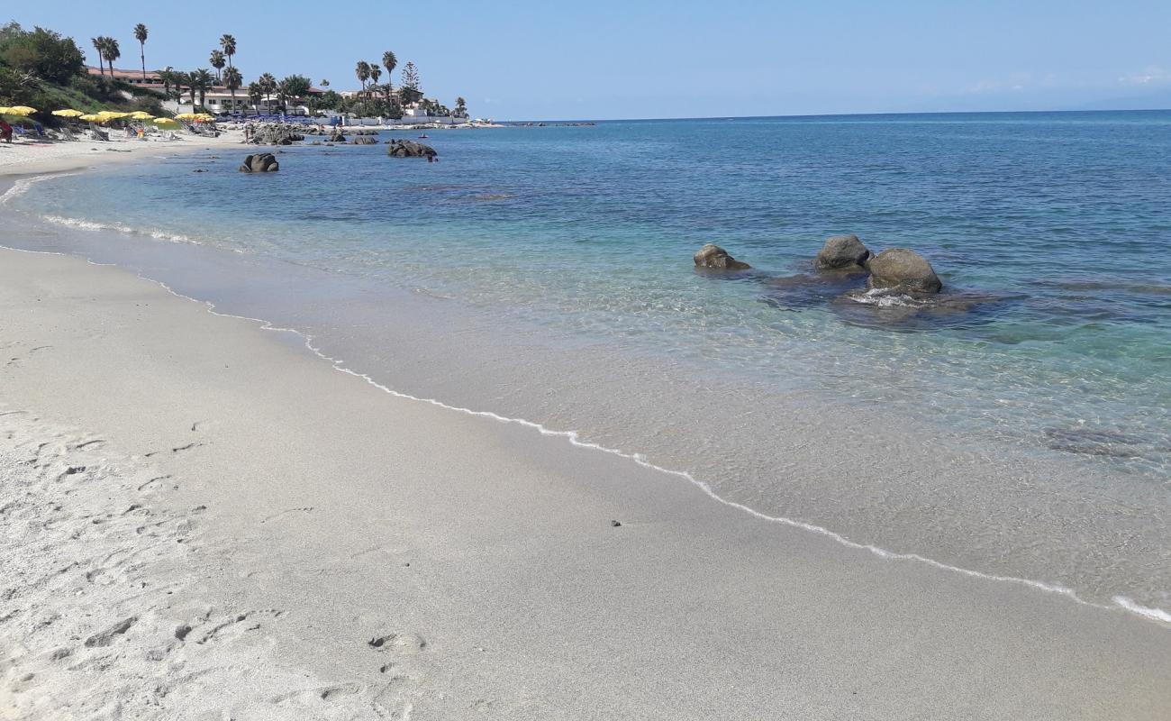 Spiaggia Buccarelli'in fotoğrafı parlak kum yüzey ile