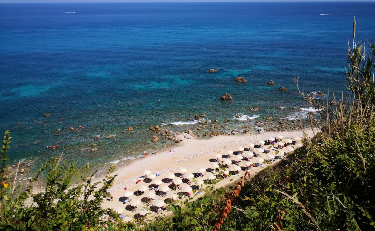 Spiaggia Michelino II'in fotoğrafı taşlar yüzey ile