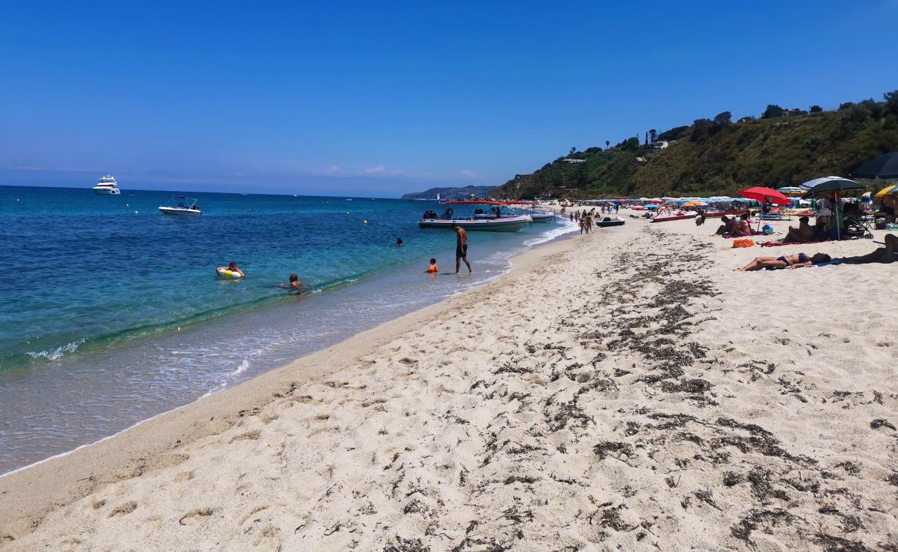 Spiaggia della Contura'in fotoğrafı açık bej kum yüzey ile