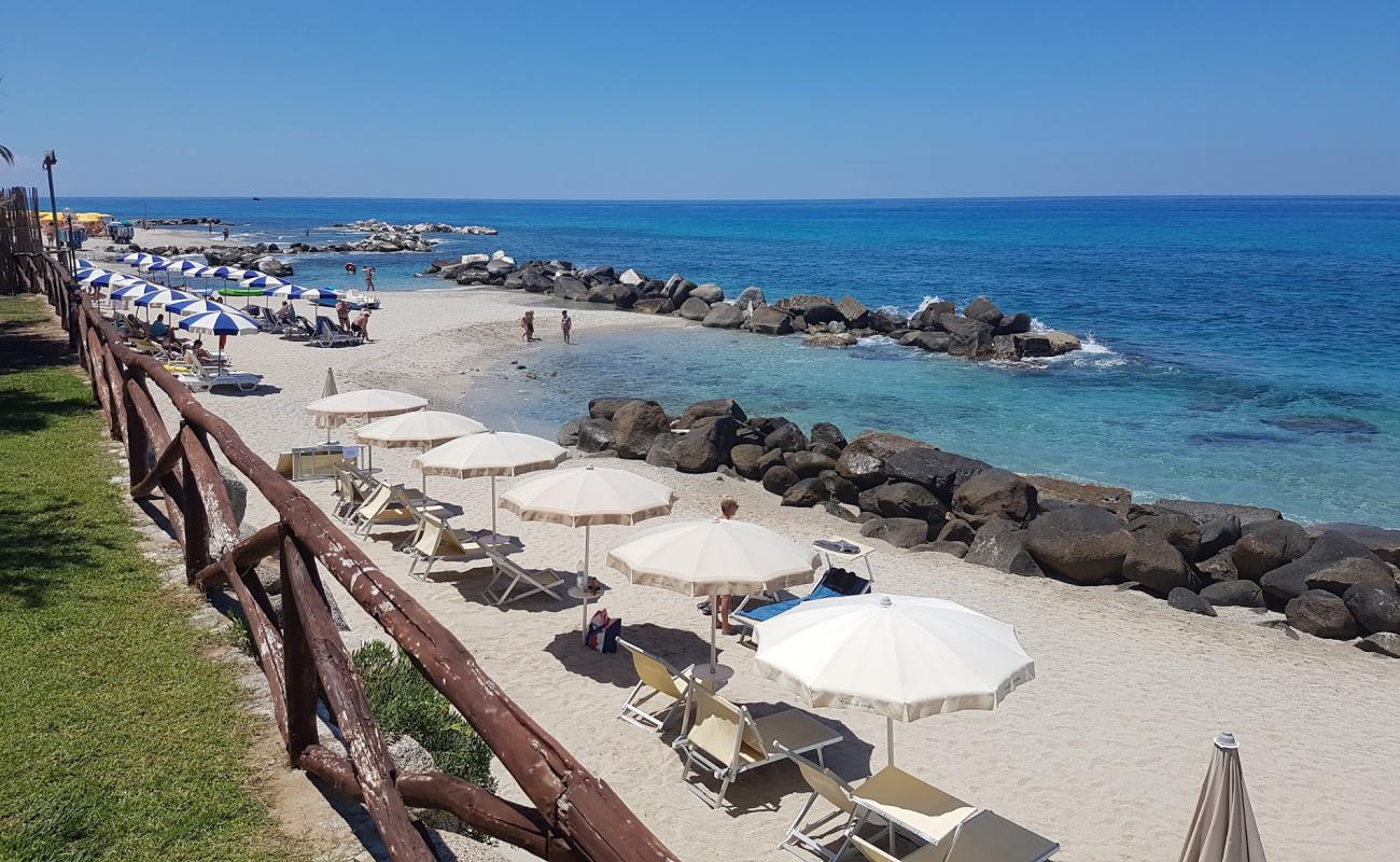 Spiaggia di Torre Marino II'in fotoğrafı parlak kum yüzey ile