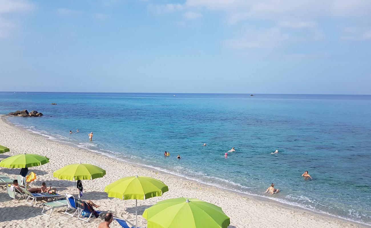 Torre Ruffa beach'in fotoğrafı parlak kum yüzey ile