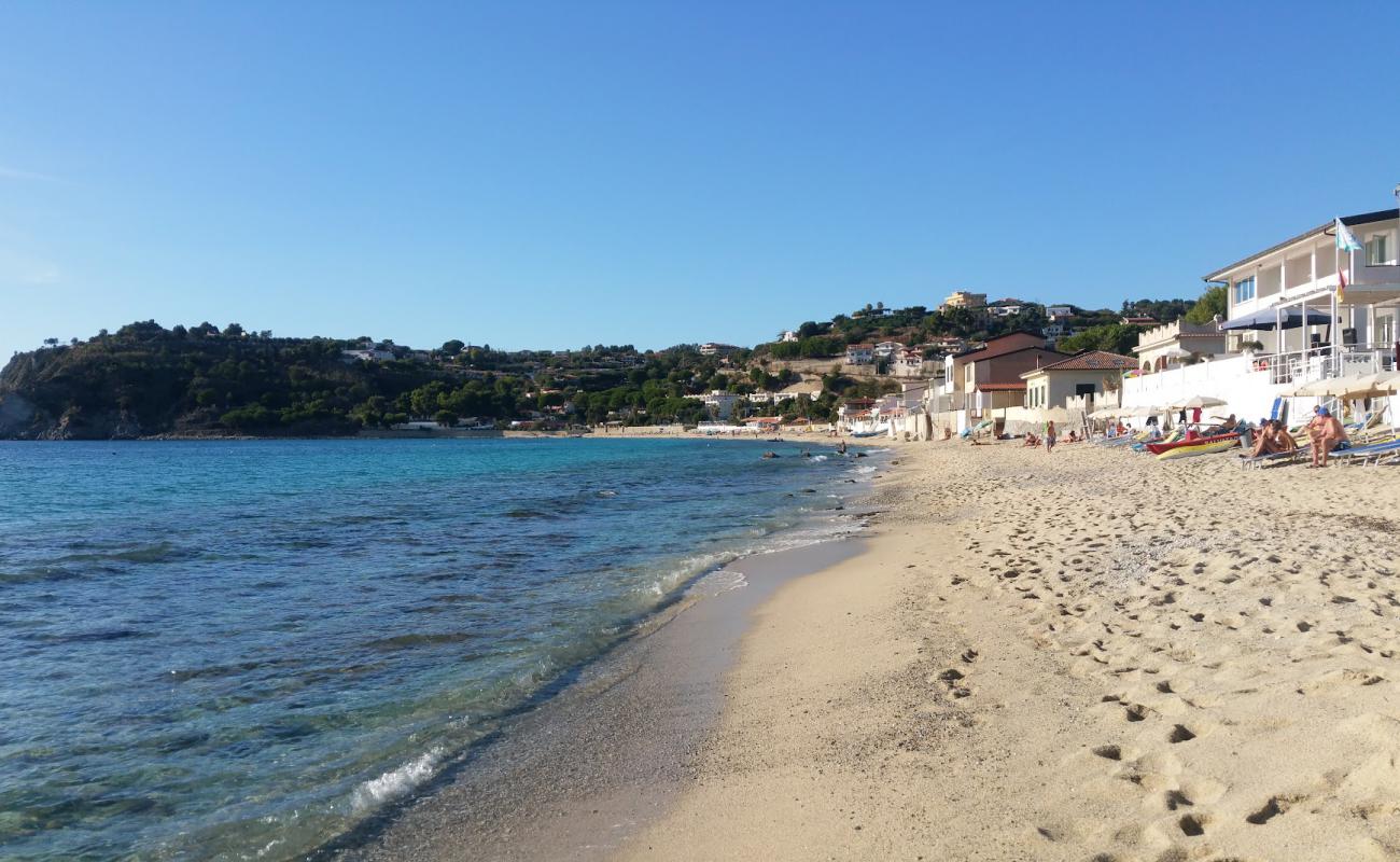 Spiaggia Santa Maria'in fotoğrafı parlak kum yüzey ile