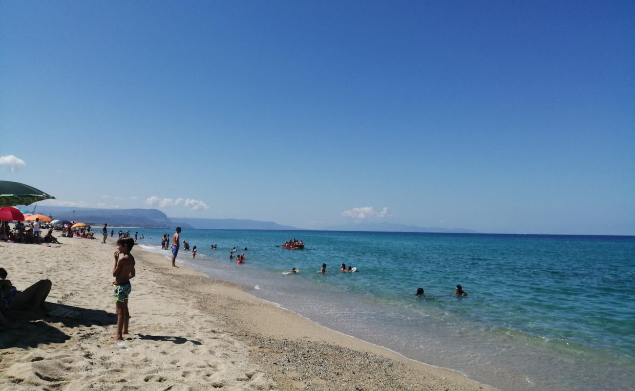 Spiaggia San Ferdinando'in fotoğrafı açık bej kum yüzey ile