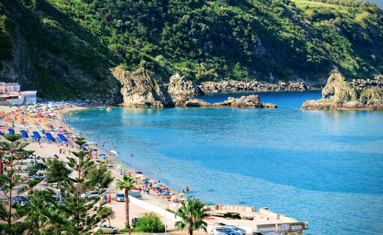 Spiaggia Tonnara'in fotoğrafı parlak kum yüzey ile