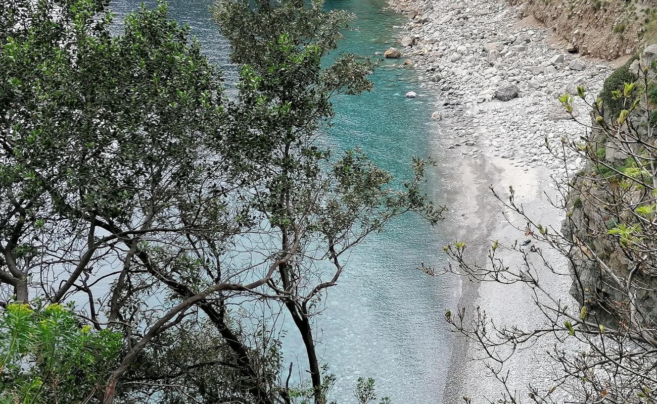 Spiaggia Di Cavajanculla'in fotoğrafı taşlar yüzey ile