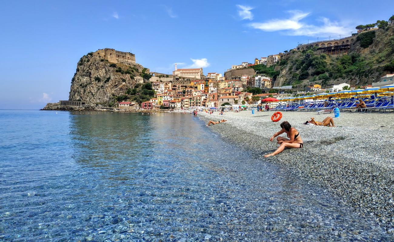 Spiaggia Di Scilla'in fotoğrafı parlak kum yüzey ile