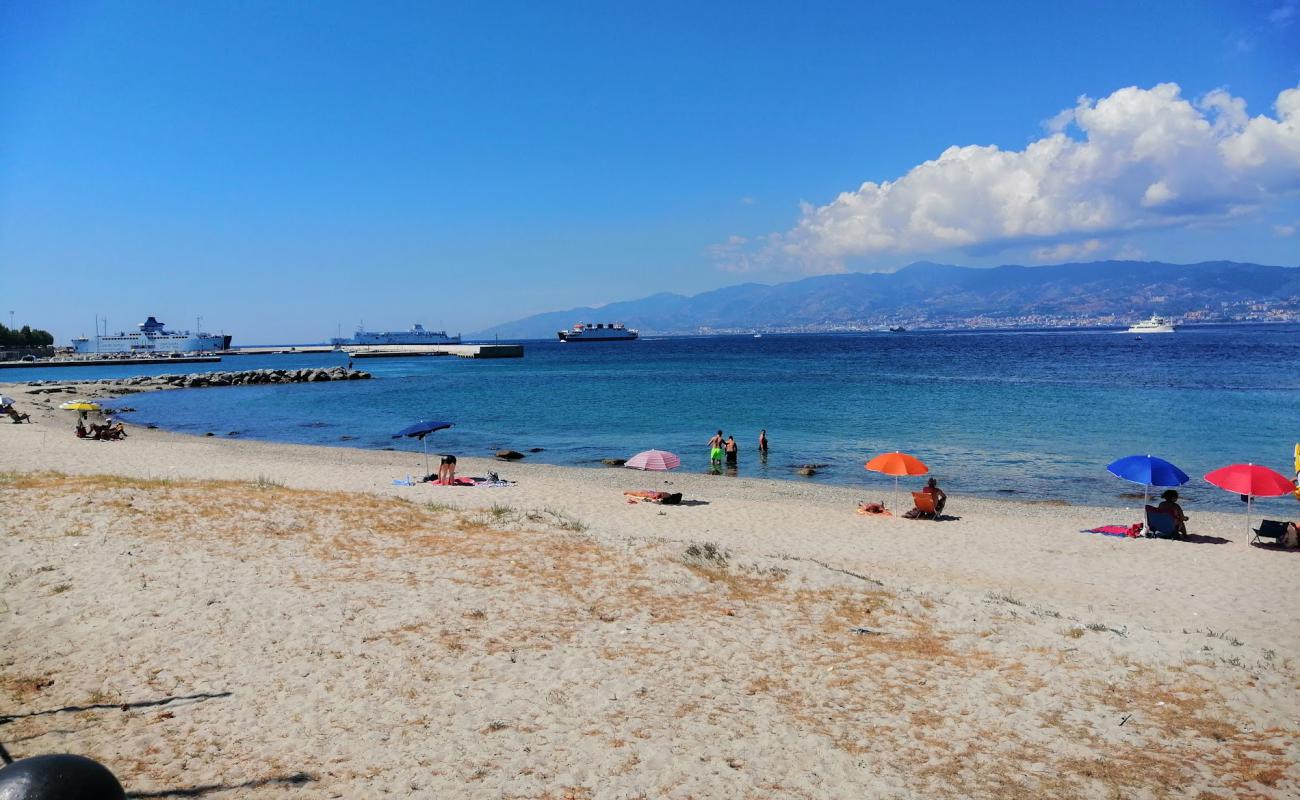 Spiaggia di via Lungomare'in fotoğrafı kahverengi kum yüzey ile