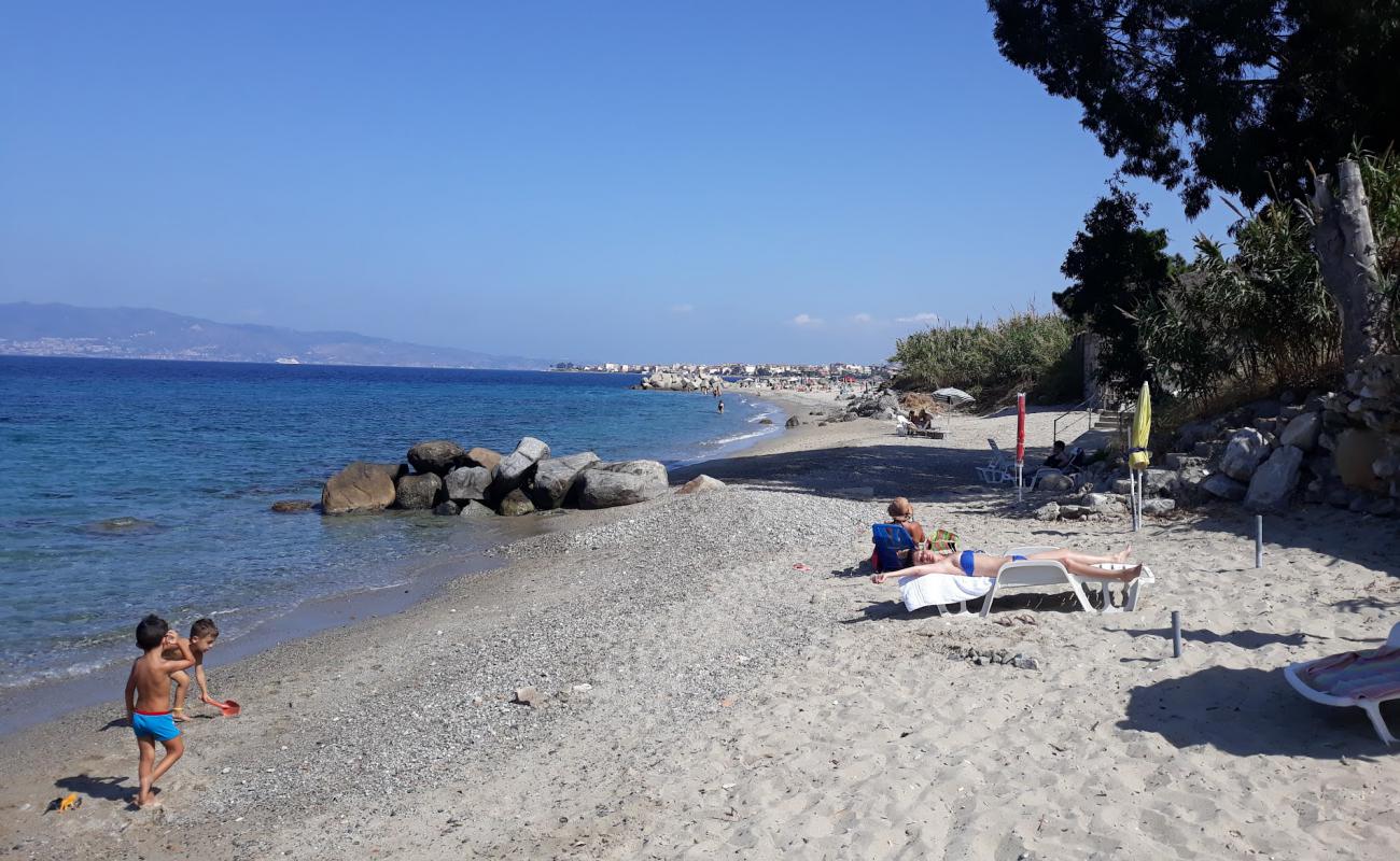 Costa di Pentimele'in fotoğrafı açık bej kum yüzey ile