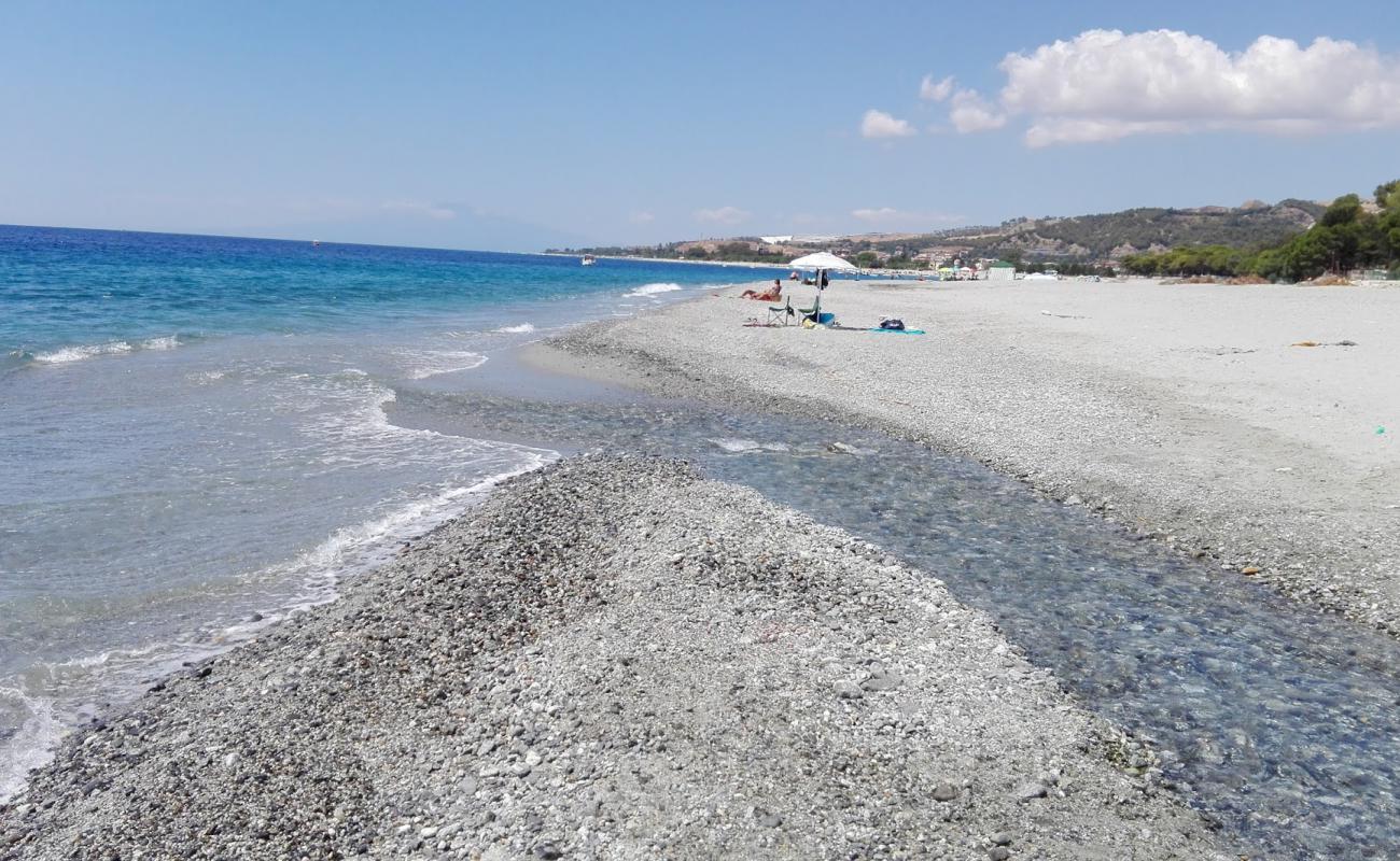 Spiaggia Cundufuri Marina'in fotoğrafı gri kum ve çakıllar yüzey ile