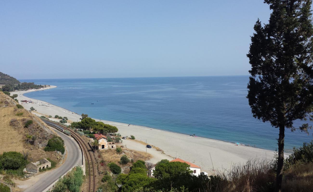 Spiaggia di Bova Marina'in fotoğrafı gri kum ve çakıllar yüzey ile