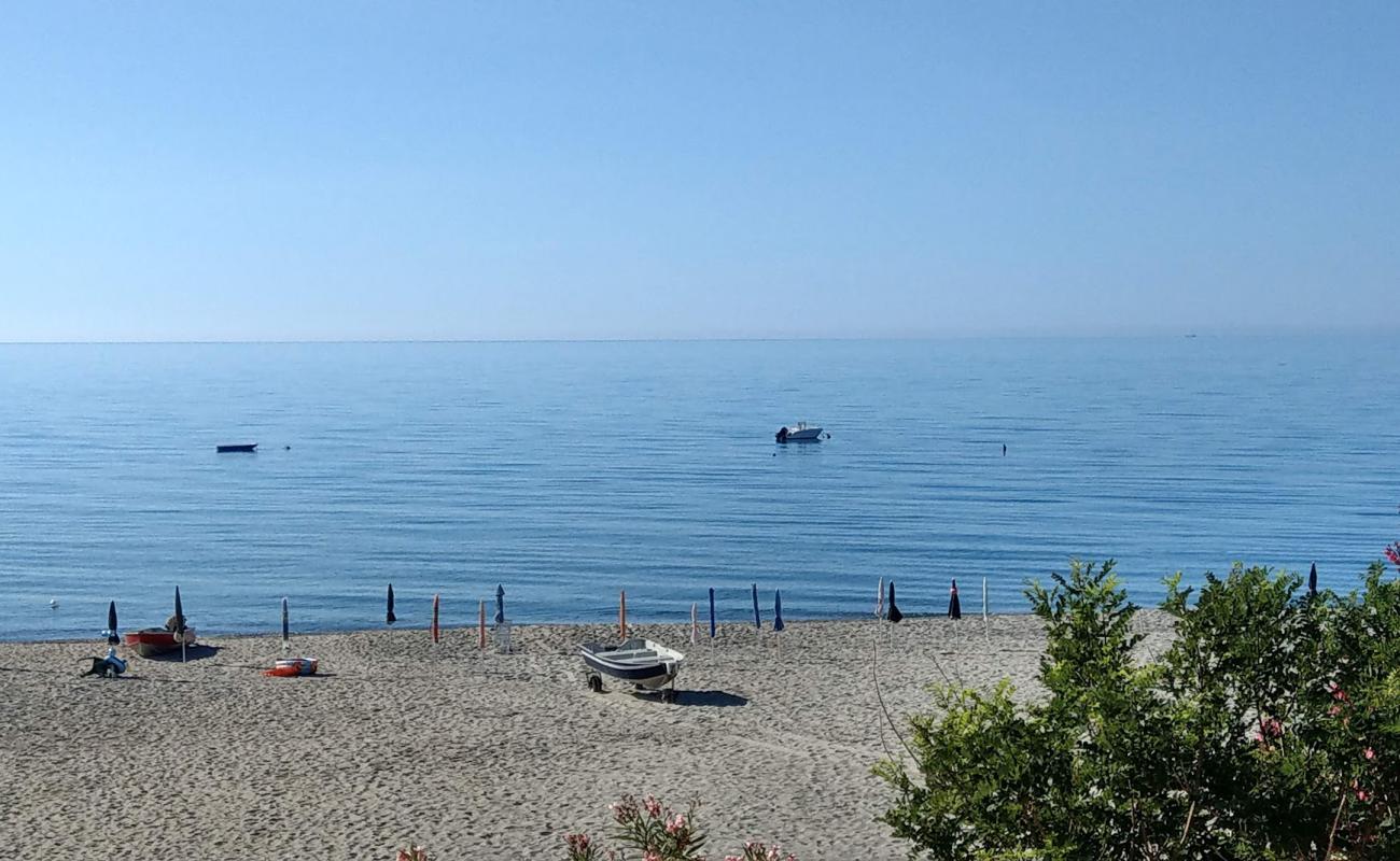 Capo Spartivento Village'in fotoğrafı gri kum yüzey ile